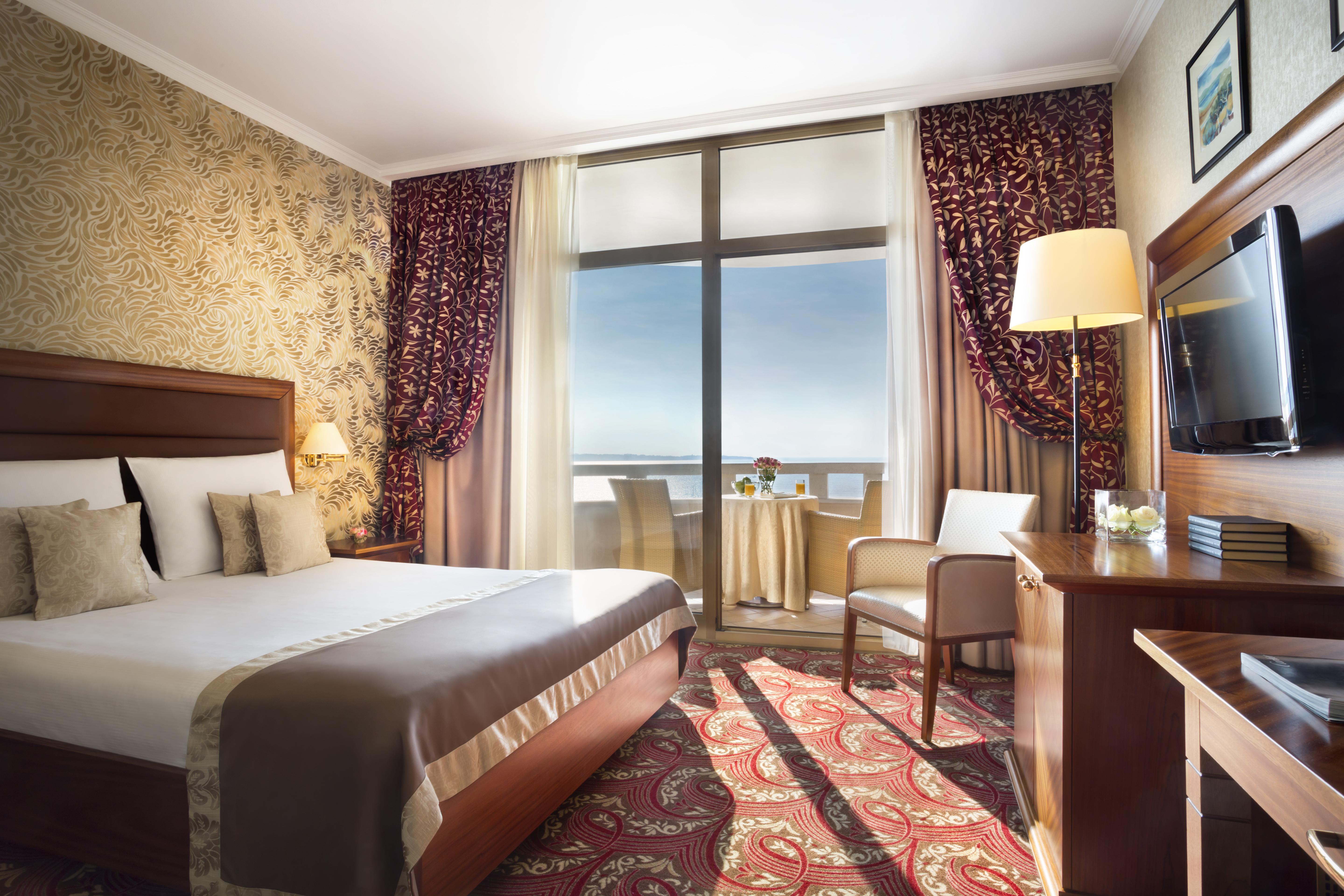 Remisens Hotel Metropol Portoroz Exterior photo A room at the hotel