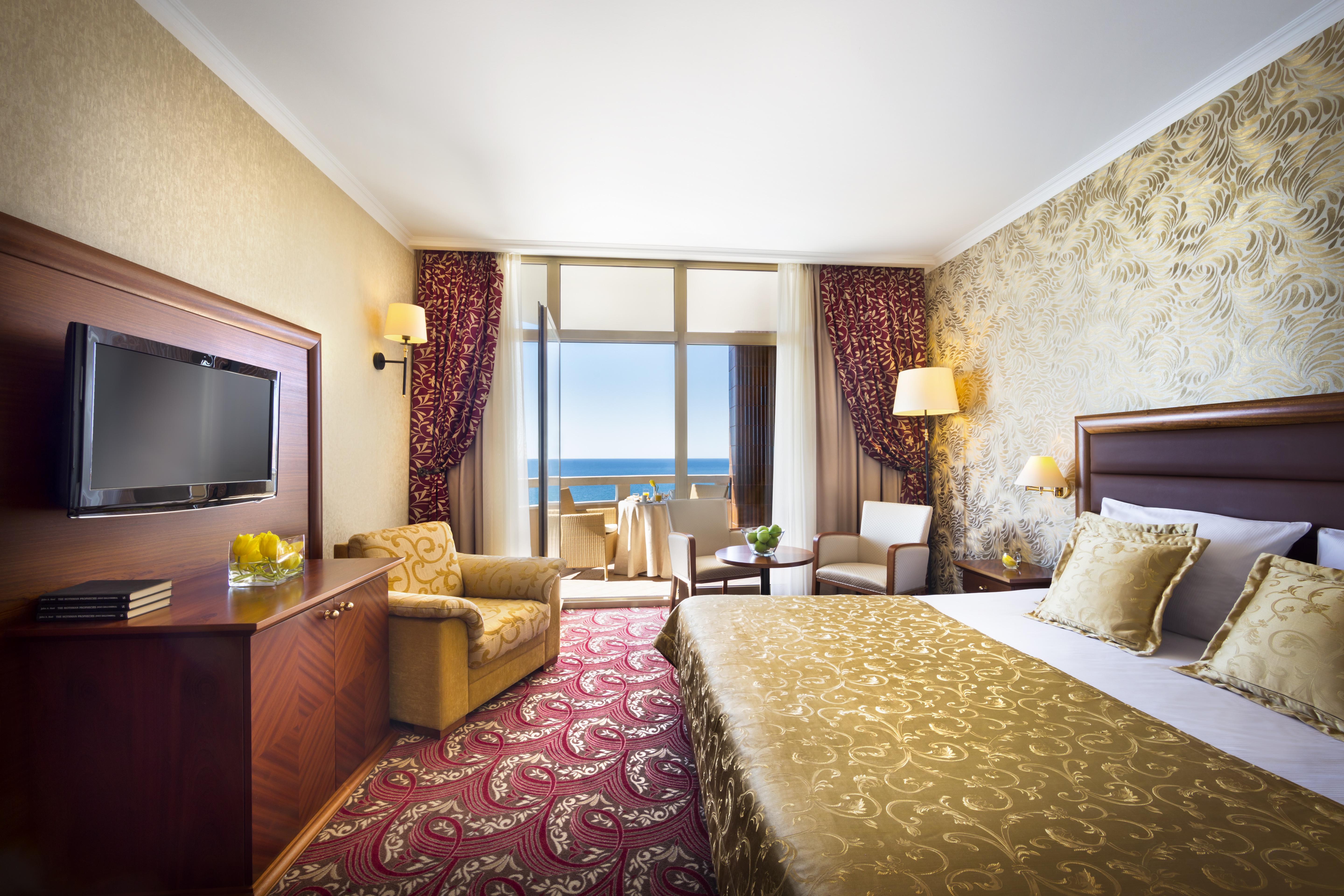 Remisens Hotel Metropol Portoroz Exterior photo A room at the hotel