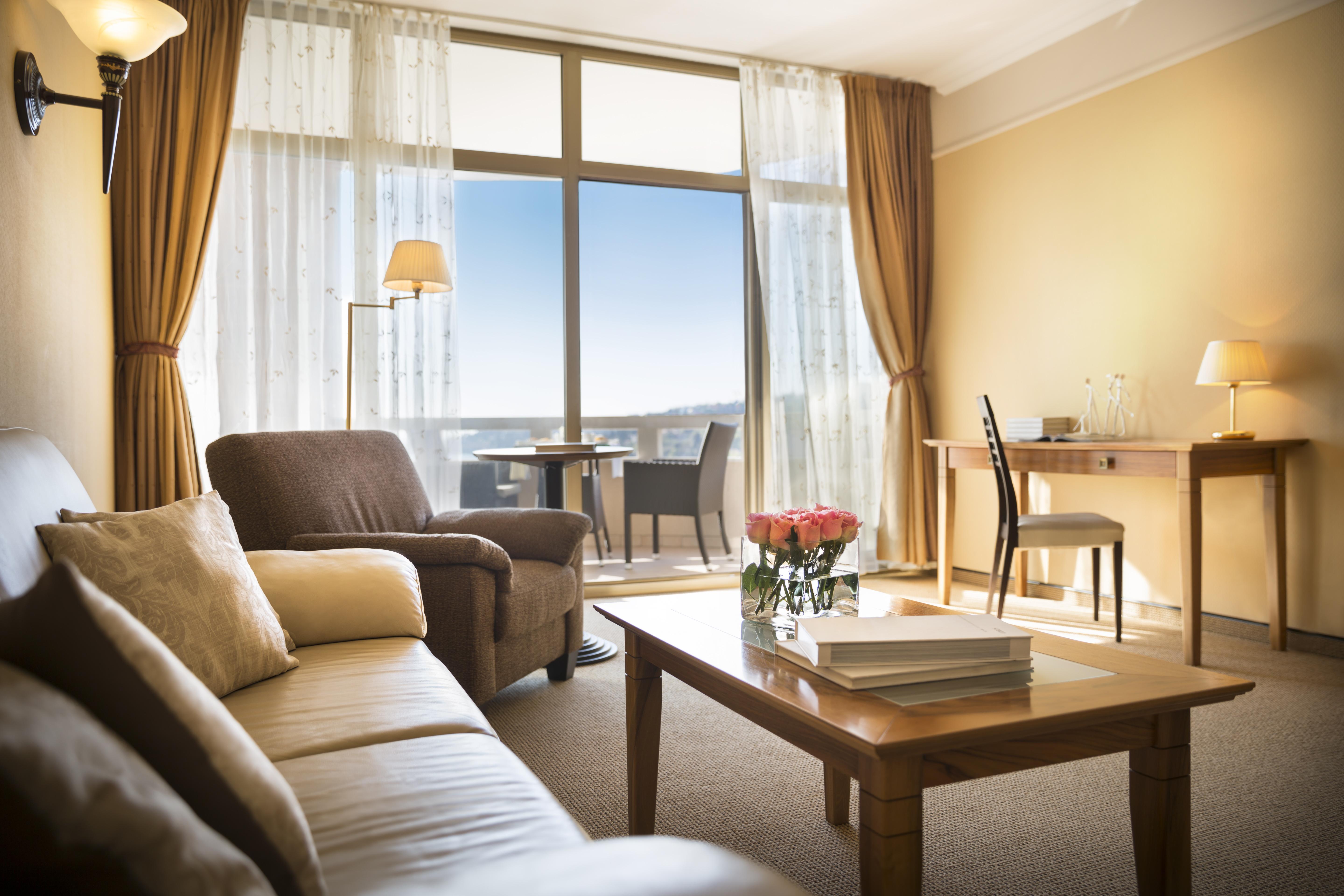 Remisens Hotel Metropol Portoroz Exterior photo A suite at the hotel