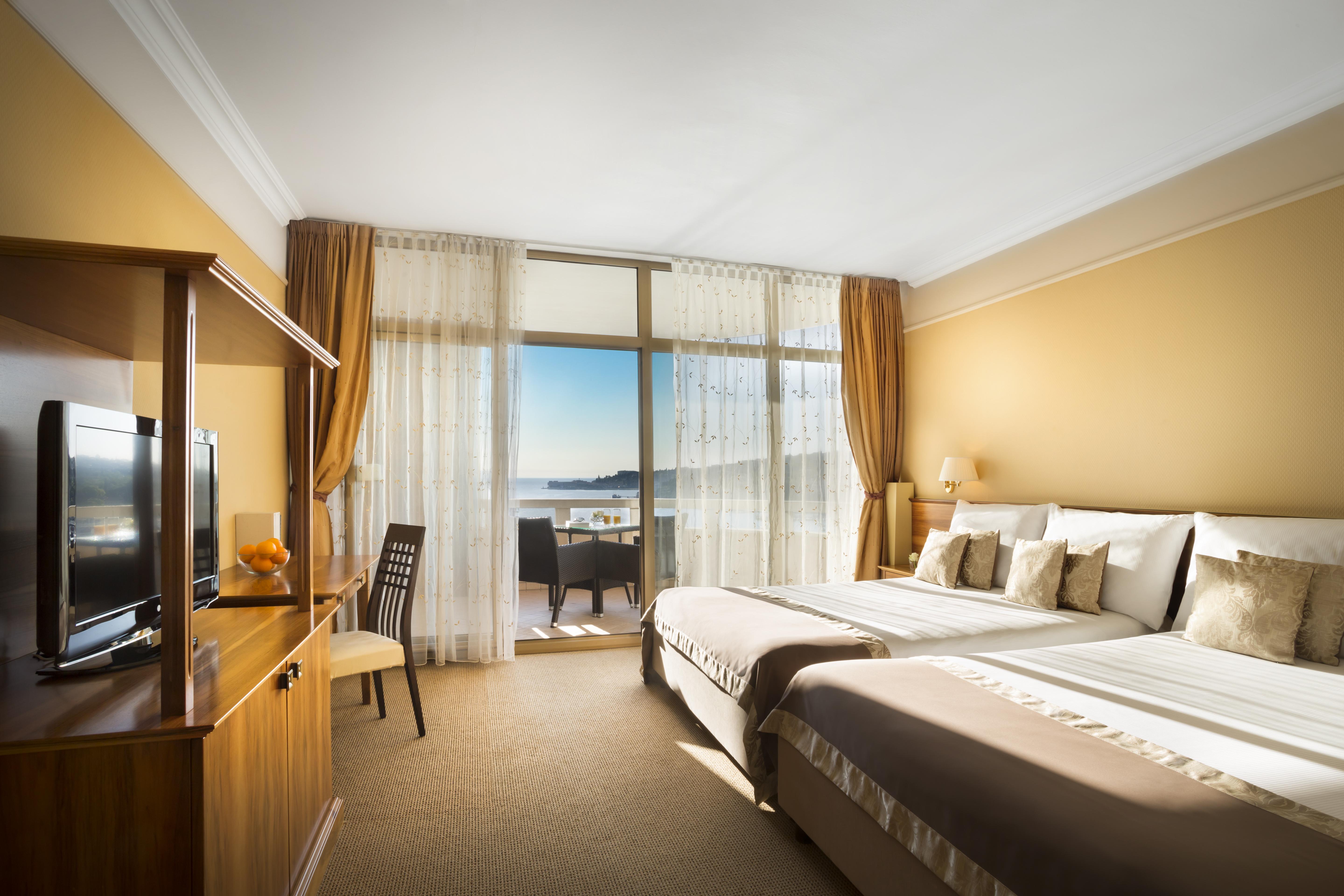 Remisens Hotel Metropol Portoroz Exterior photo A room at the Radisson Blu Royal