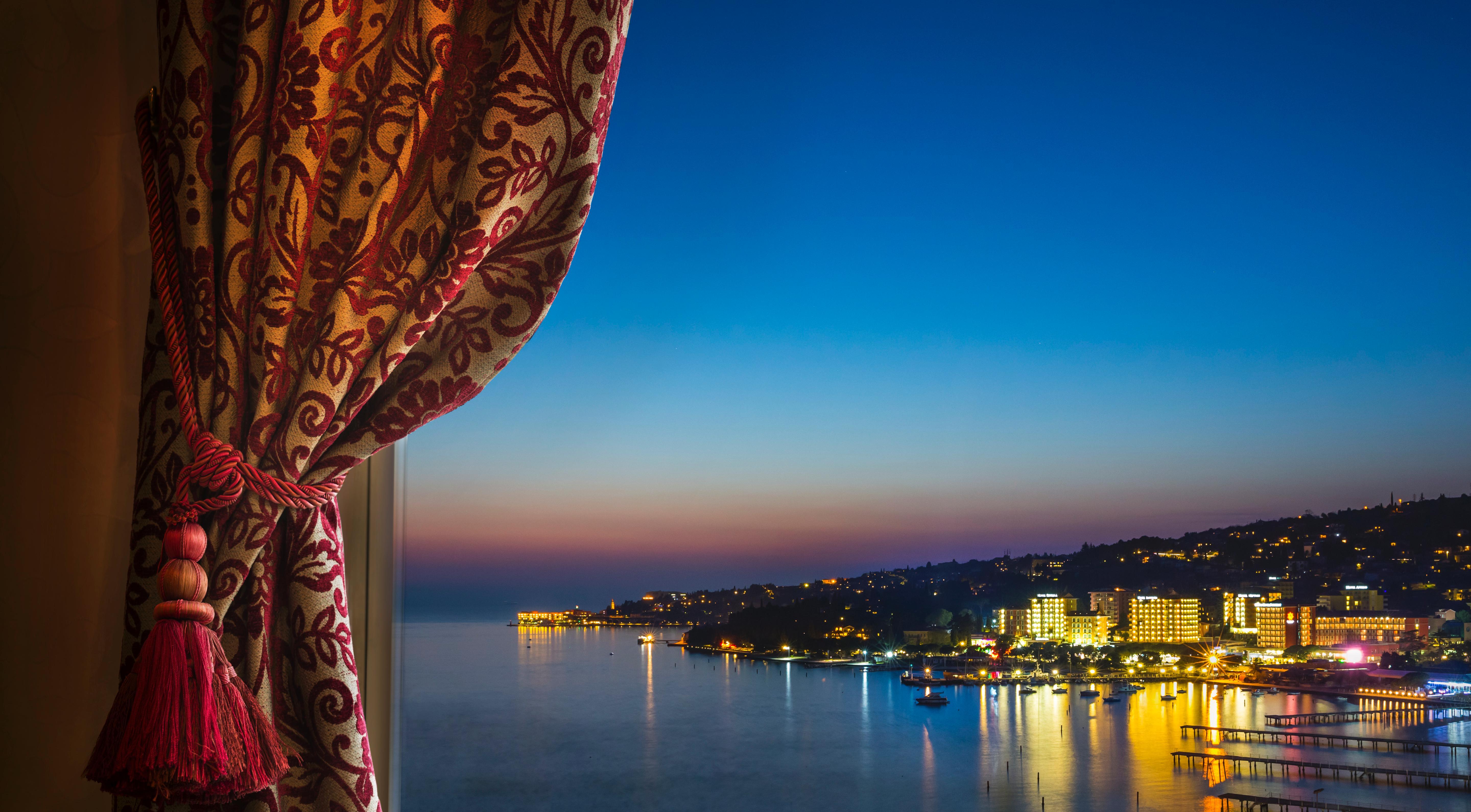 Remisens Hotel Metropol Portoroz Exterior photo View of the bay of Halkidiki from the hotel
