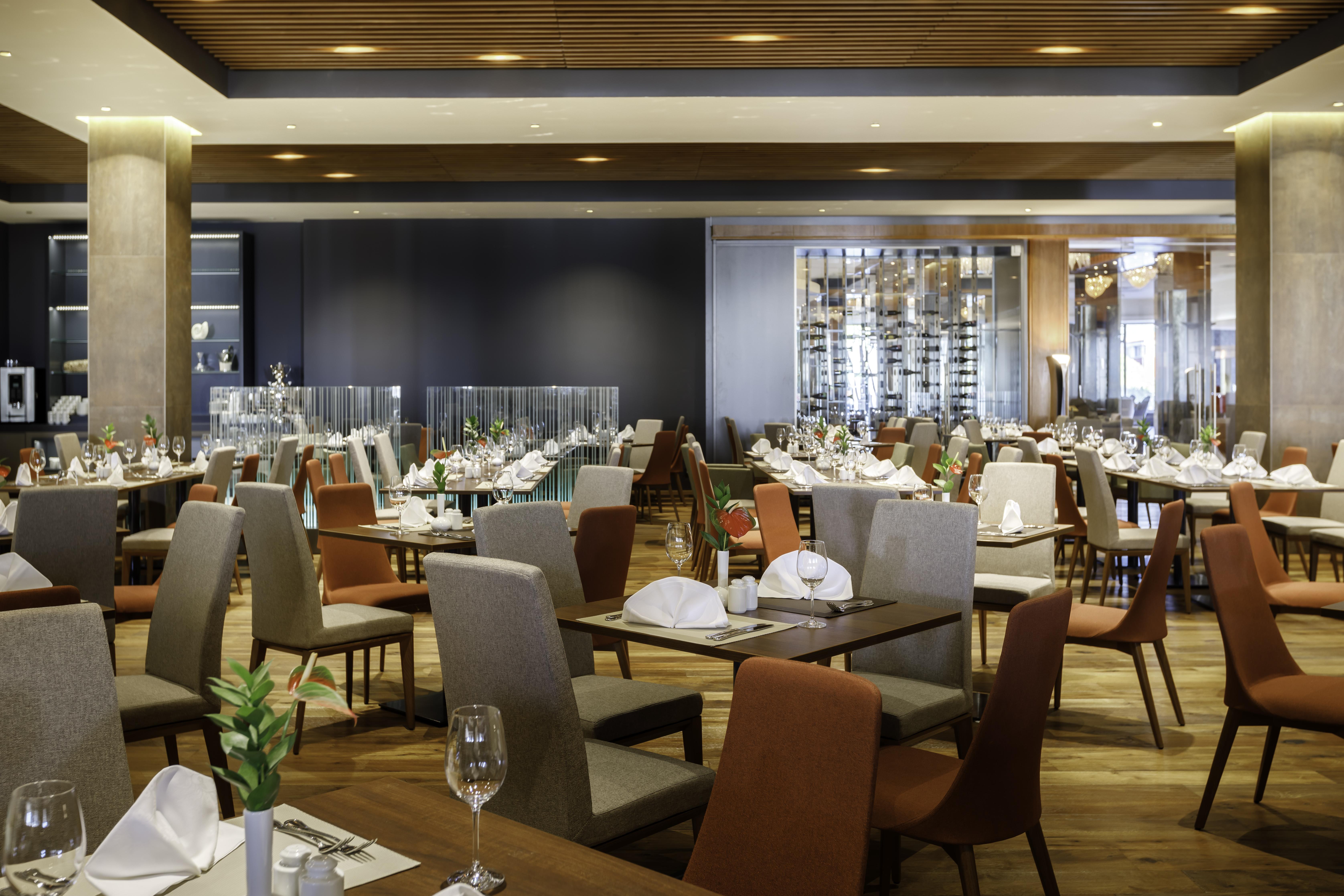 Remisens Hotel Metropol Portoroz Exterior photo The restaurant