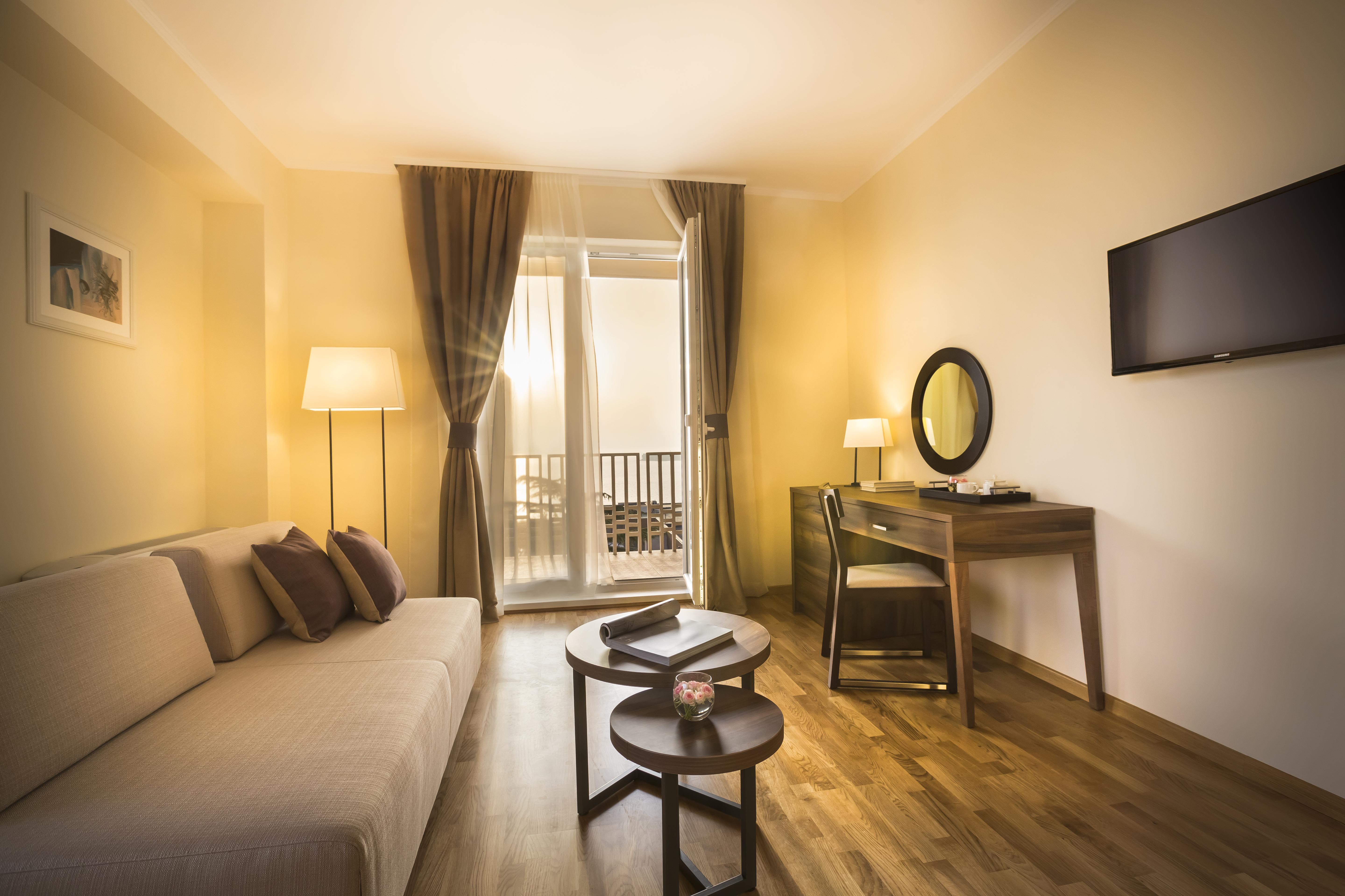 Remisens Hotel Metropol Portoroz Exterior photo A room at the hotel
