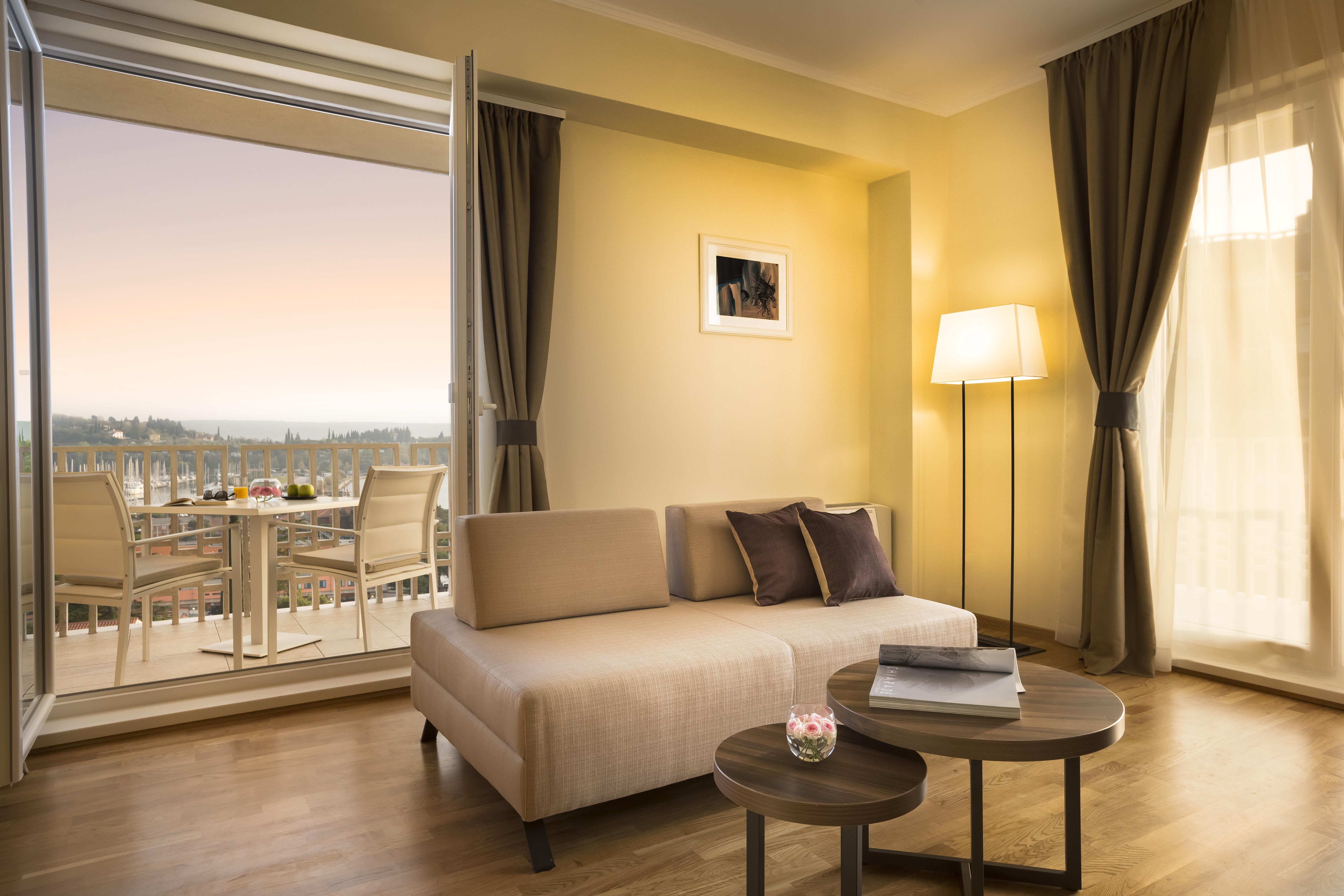 Remisens Hotel Metropol Portoroz Exterior photo A living room