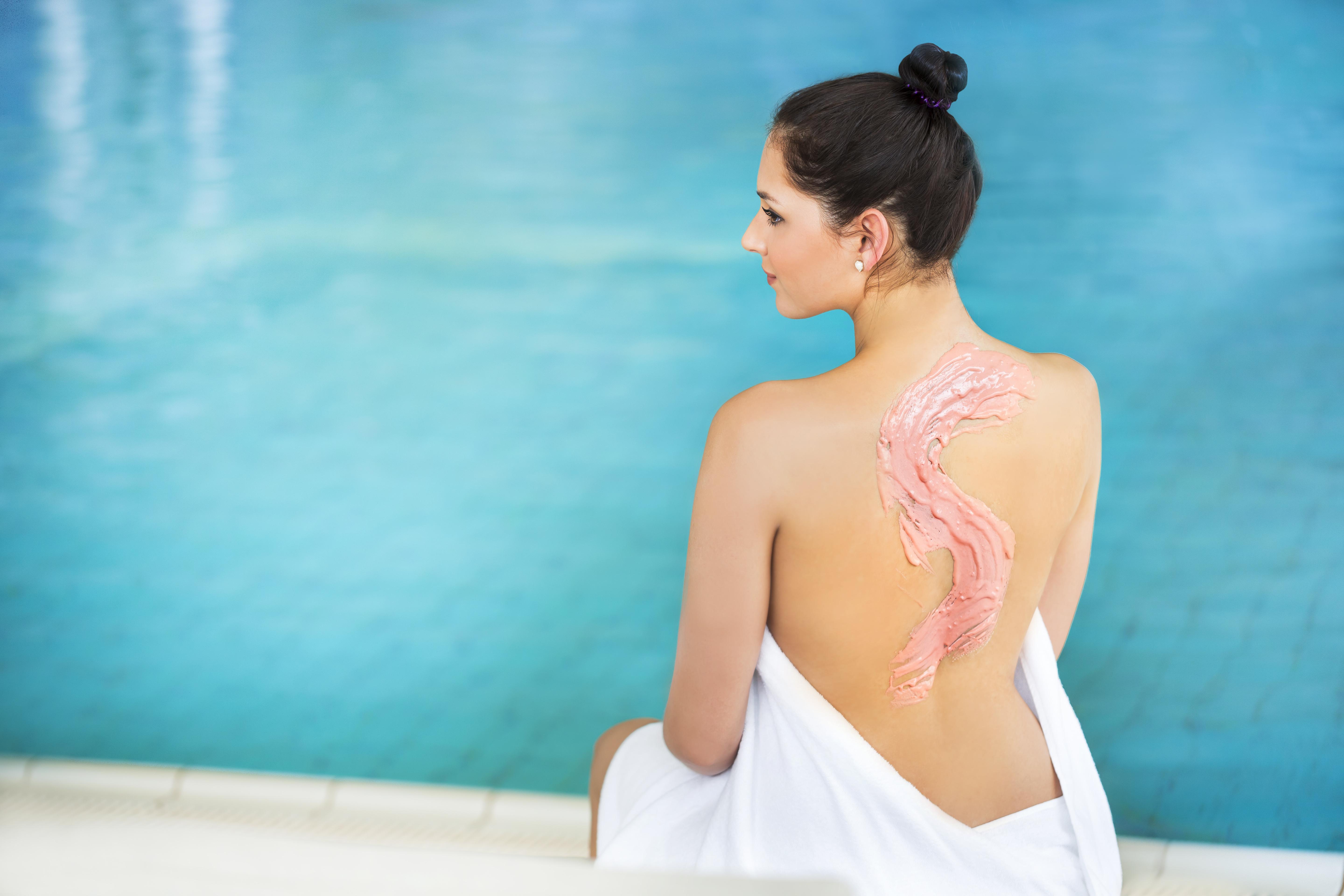 Remisens Hotel Metropol Portoroz Exterior photo A woman with a mud pack on her back