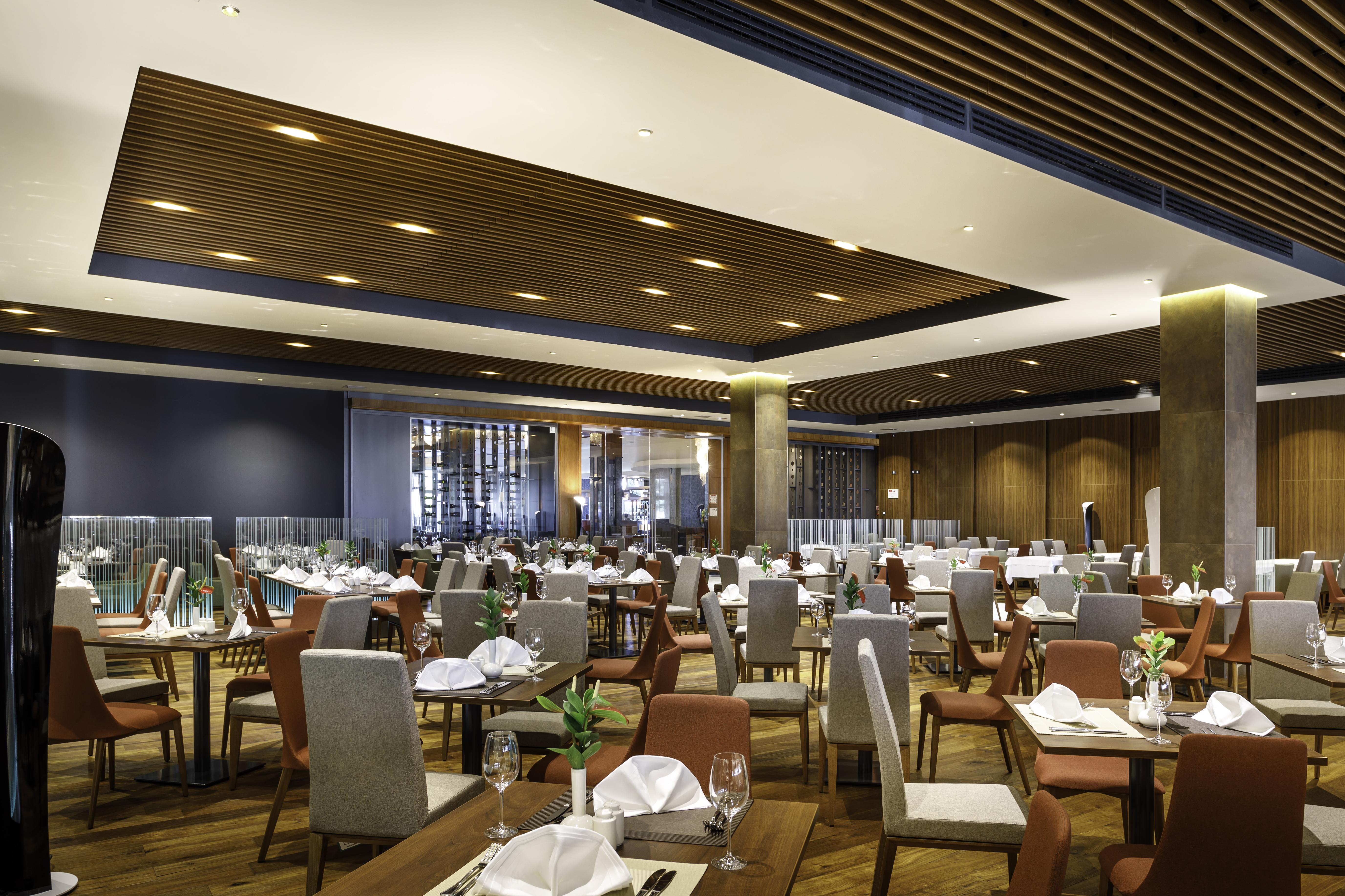 Remisens Hotel Metropol Portoroz Exterior photo The restaurant