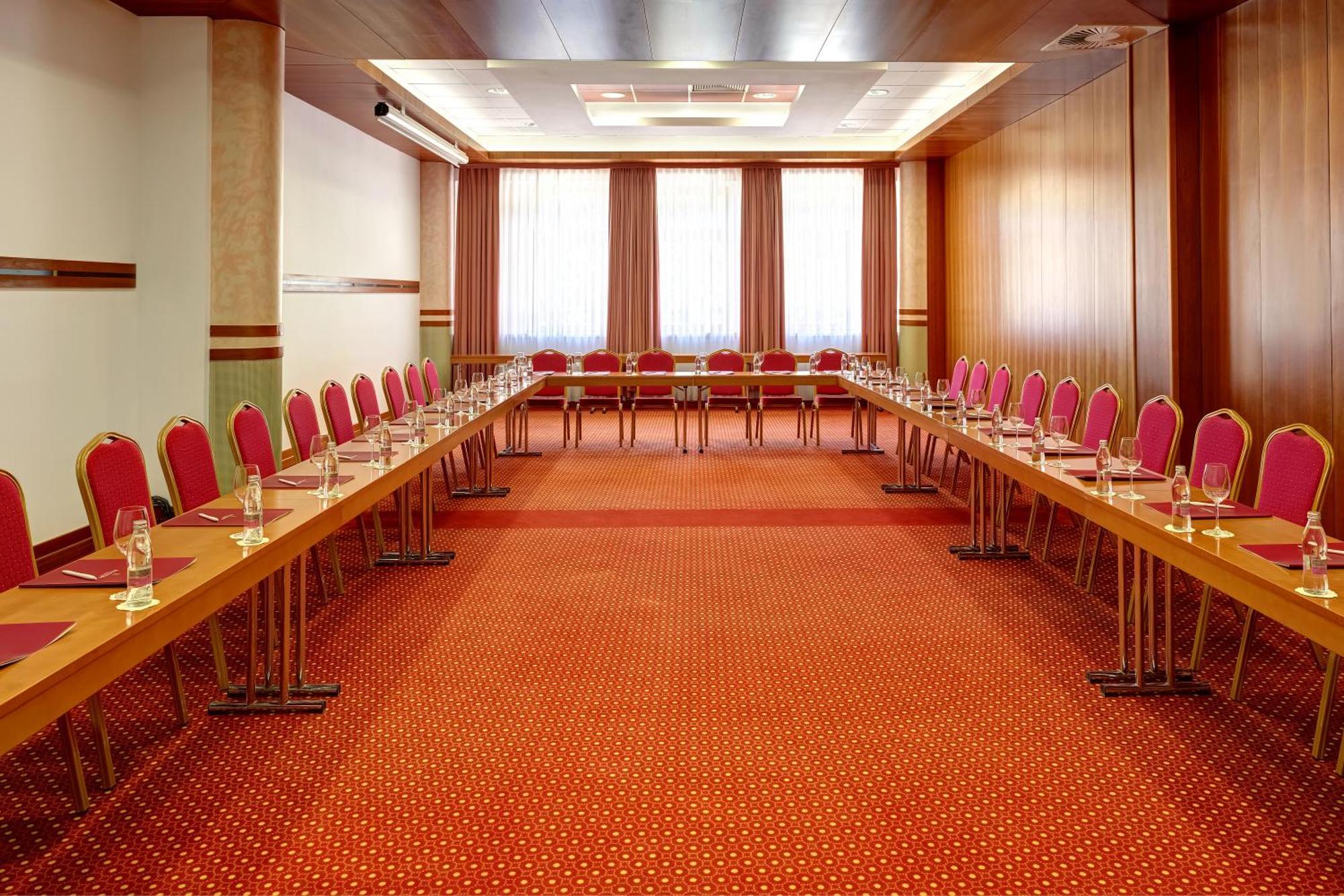 Remisens Hotel Metropol Portoroz Exterior photo A typical meeting room