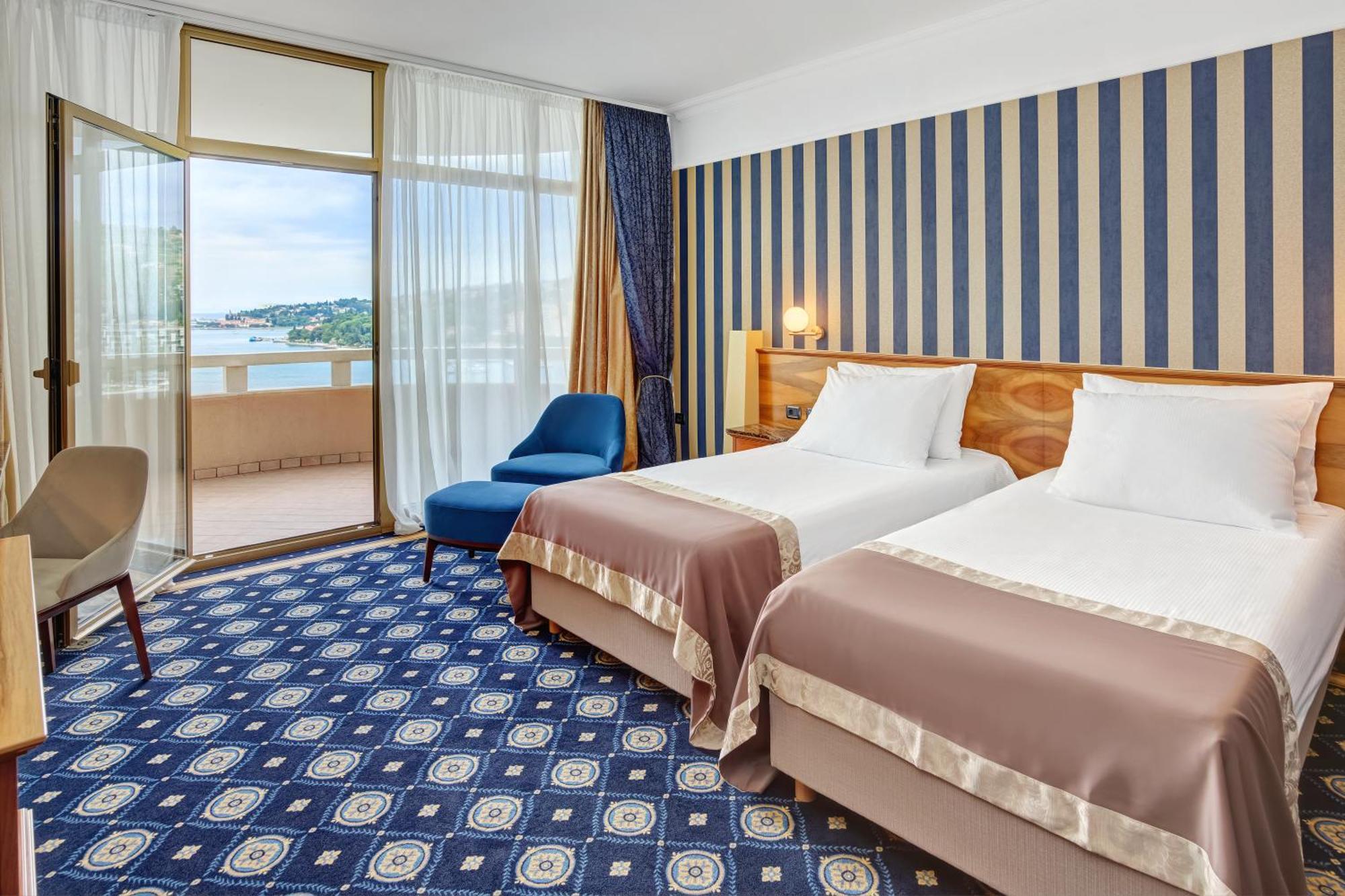 Remisens Hotel Metropol Portoroz Exterior photo A room at the hotel