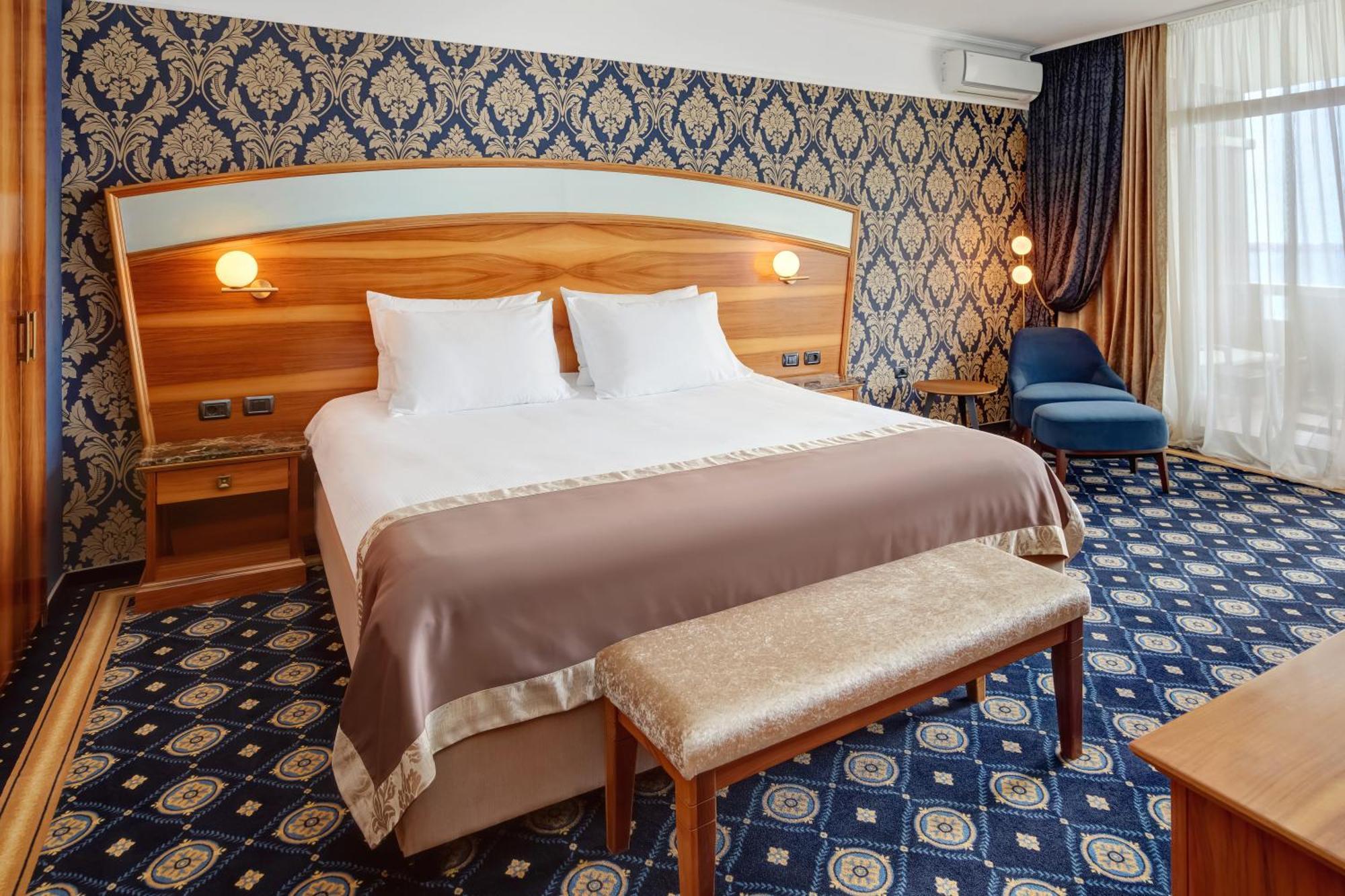 Remisens Hotel Metropol Portoroz Exterior photo A bedroom in a hotel